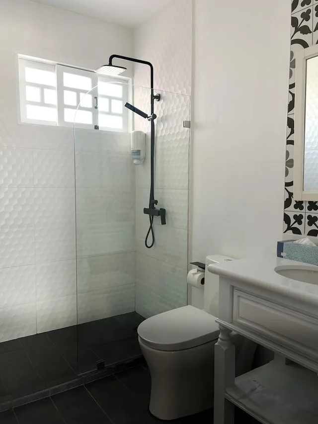 جناح بسرير كينج، Fleur De Lys Hotel 8/10
