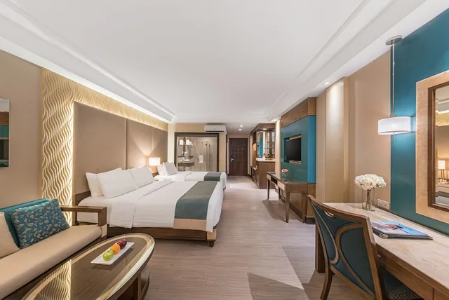 غرفة بريميير بسرير كوين وسرير فردي، Henann Garden Resort 1/3