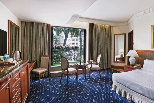 غرفة ديلوكس بسرير كينج بشرفة، The Jesselton Hotel 2/4