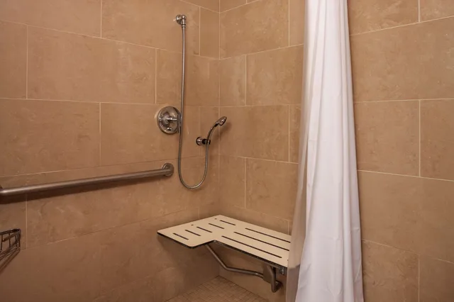 غرفة بإطلالة على المسبح لذوي الإعاقة، Doubletree By Hilton Hotel San Diego Del Mar 5/5