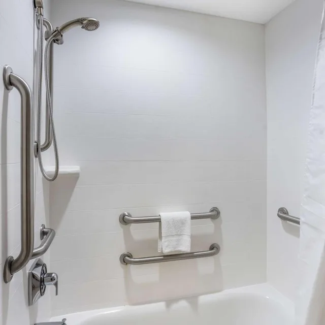 جناح بسريرين كوين بحوض استحمام لذوي الإعاقة، Best Western Plus Wilkes Barre-Scranton Airport Hotel 4/5