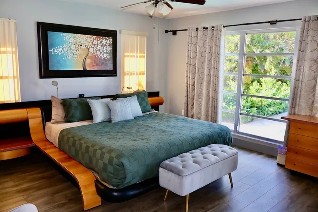 Deluxe, House, 1 King and 1 Single Beds, 1 Queen and 1 Single Bed, Canal View, 2 Sofa, Private Pool، Villa Marco Island 3/6