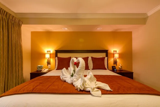 شقة سكنية بسرير كوين بغرفة نوم واحدة مع أريكة بمطبخ صغير، Coronado Beach Resort 2/10