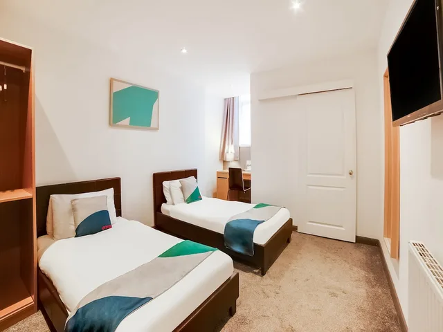 Room, Twin Beds, Snooze Rooms 1/2