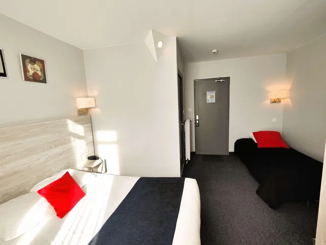 Room, Multiple Beds، Brit Hotel Suisse Et Bordeaux 1/6