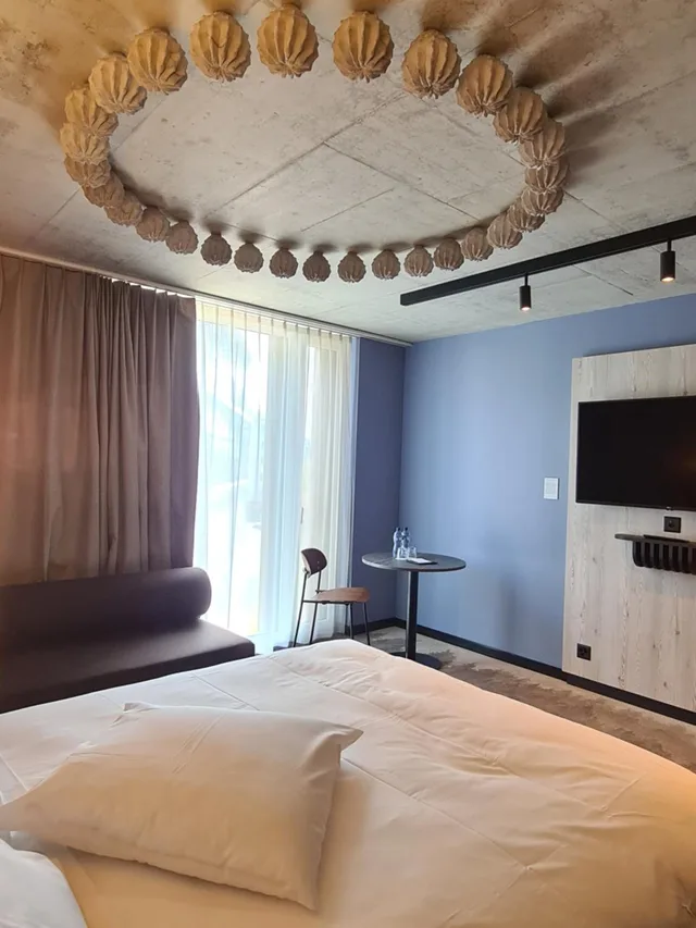 Classic, Superior, Queen Bed, Sofa, Mercure Hotel Delemont 3/10
