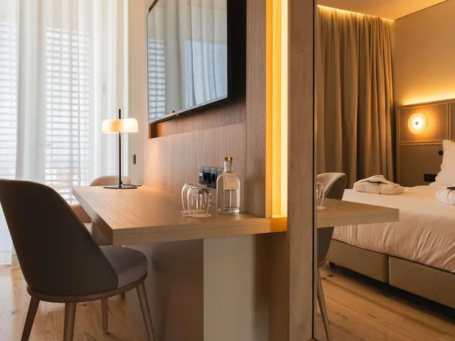 غرفة فاخرة بريفيليج بسرير كينج، Mercure Ponta Delgada Azores 6/10