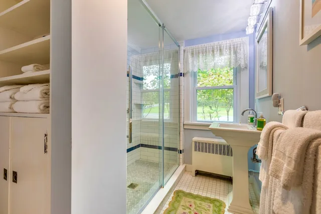 كوخ بانورامي بسريرين كينج بإطلالة على الجبل بغرفتي نوم مع أريكة، Wilburton Inn 3/3