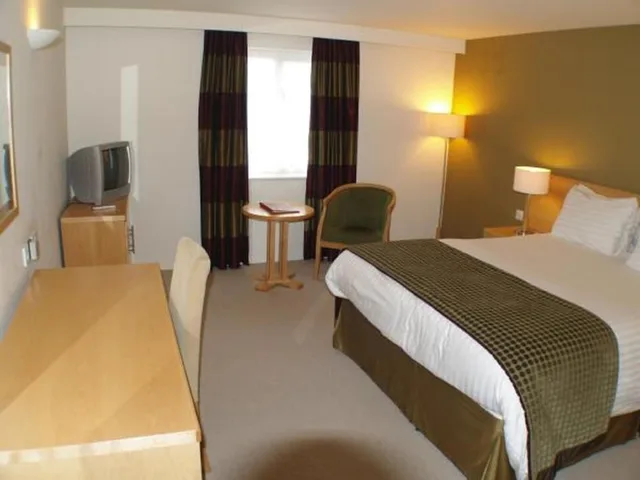 Superior, Double Bed, The Barn Hotel & Spa 4/8