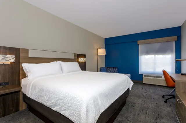 غرفة بسرير مزدوج لذوي الإعاقة، Holiday Inn Express Tampa N I-75 - University Area by IHG 4/10