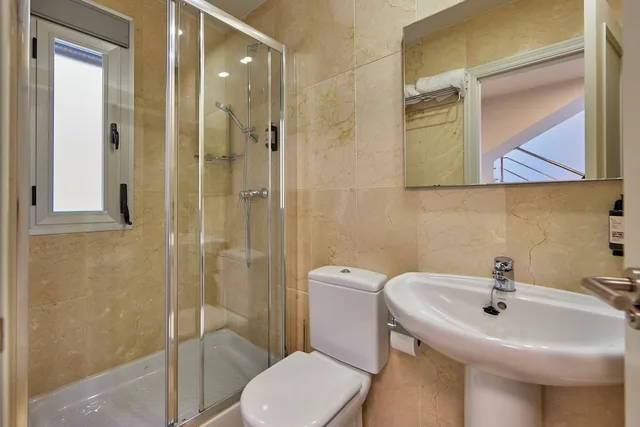 Beach House, Superior, 1 Queen and 4 Single Beds، Universal Aquamarin Beach Houses 3/5
