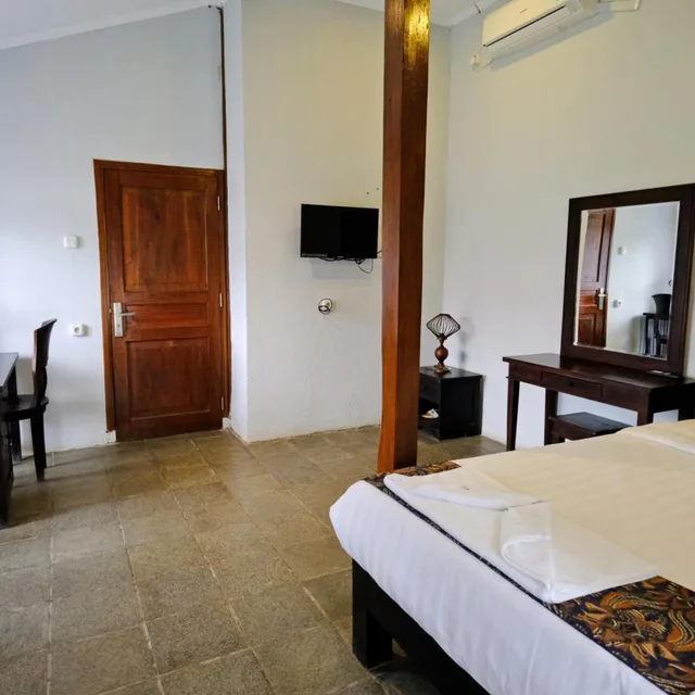 Deluxe, Twin Beds, The Nalaya Hotel & Resto 8/10