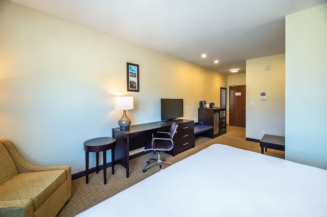 جناح بسرير كينج مع أريكة، Comfort Inn & Suites Terrace 4/5