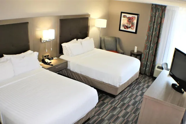 Room, 2 Queen Beds, Accessible, Holiday Inn Express Hotel Suites Rochester 3/4