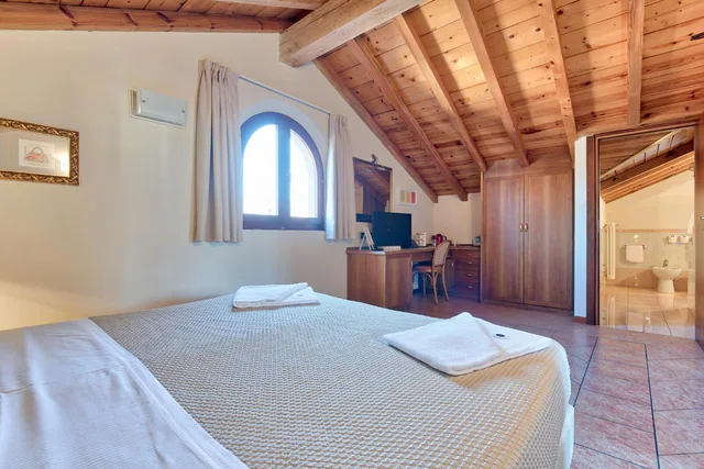 Room, Double Bed, Balcony, Albergo Villa Priula 6/10