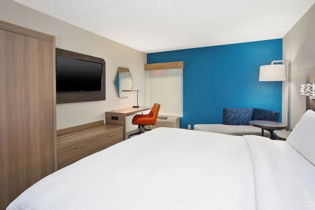 Standard, King Bed, Holiday Inn Express Hotel And Suites Dover 1/2
