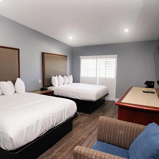 غرفة بسرير كوين بشرفة، Seaside Inn & Suites 2/10