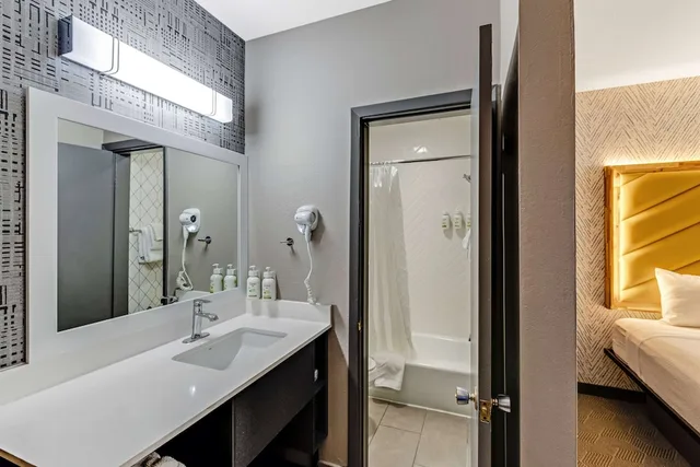 غرفة بسريرين كوين يُسمح فيها بالحيوانات الأليفة، The Wander Hotel, a Ramada by Wyndham 5/7