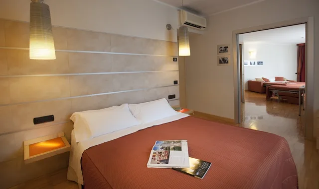 جناح بسرير فردي بشرفة مع أريكة، Alba Residence 1/8