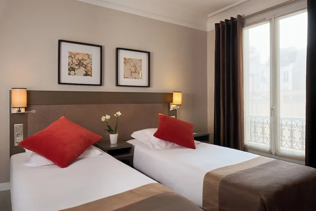 غرفة سوبيريور بسريرين منفصلين بإطلالة على الفناء، Hotel La Regence Etoile 3/4