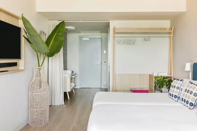 Always Me, Xtra, Twin Beds, Garden View، ME Sitges Terramar 2/3