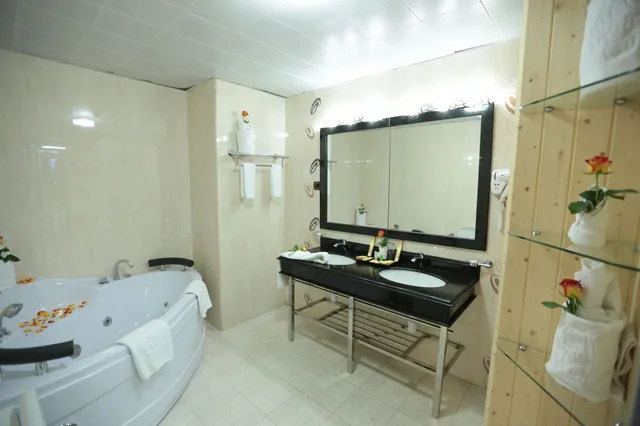Room, Twin Beds, Friendship International Hotel 2/2