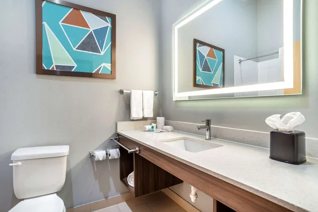 غرفة بسرير كينج، Comfort Inn Miramar Beach-Destin 3/3