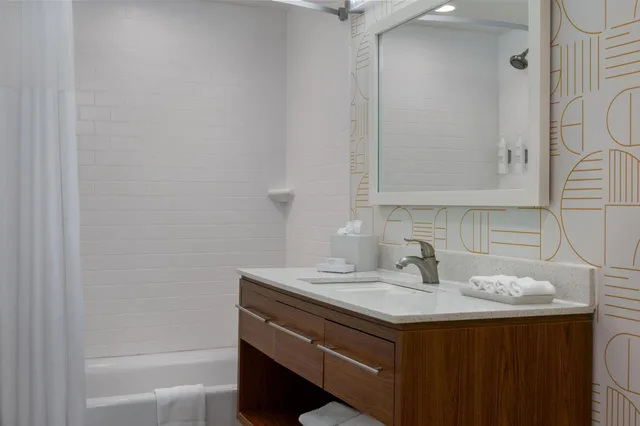 جناح بسرير كوين بغرفة نوم واحدة مع أريكة، Home2 Suites By Hilton Mcdonough 2/4