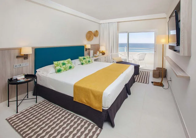 غرفة ديلوكس بسرير مزدوج أو سريرين منفصلين، Corallium Dunamar by Lopesan Hotels - Adults Only 1/2