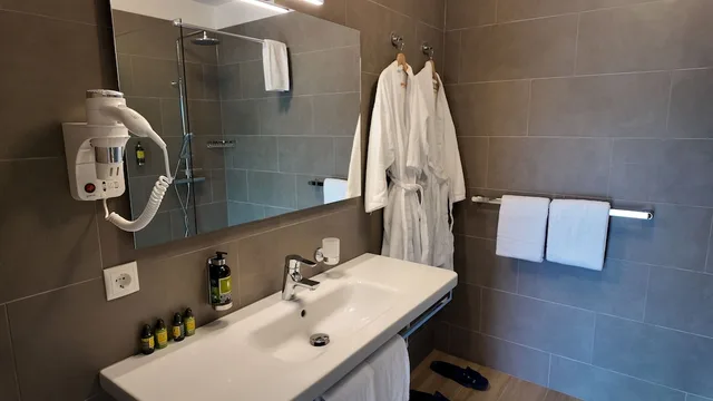 جناح بسرير كينج بإطلالة على البحيرة، Hotel 1001 Nott 2/2