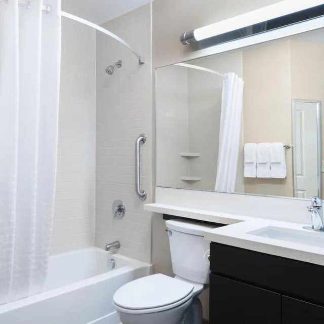 جناح استوديو بسرير كوين بحوض استحمام لذوي الإعاقة، Candlewood Suites GROVE CITY - OUTLET CENTER 3/5