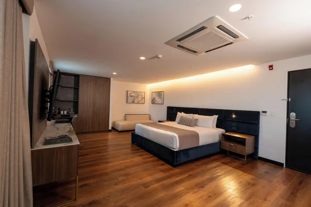 جناح جونيور، Wyndham Quito Airport 3/10