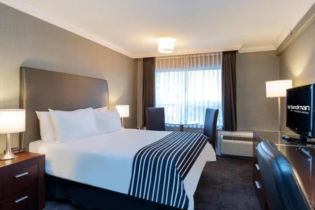 جناح استوديو بسرير كينج وسرير كوين بمطبخ صغير، Sandman Hotel Vancouver Airport 1/8