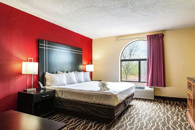 جناح بسرير كينج، Econo Lodge Cleveland Southeast Kent 2/5