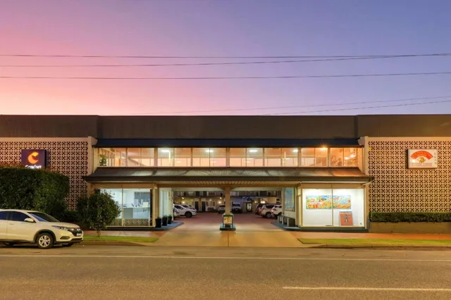 غرفة بسرير مزدوج وسريرين منفصلين، Comfort Inn Crystal, NSW 1/1