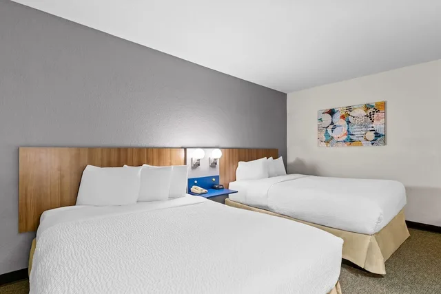 غرفة بسريرين كوين لذوي الإعاقة، Microtel Inn and Suites by Wyndham Sainte Genevieve 1/5
