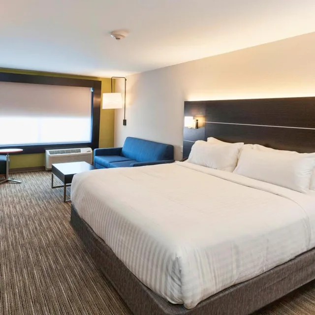 جناح بغرفة نوم واحدة لذوي الإعاقة، Holiday Inn Express Suites Dodge City 2/2