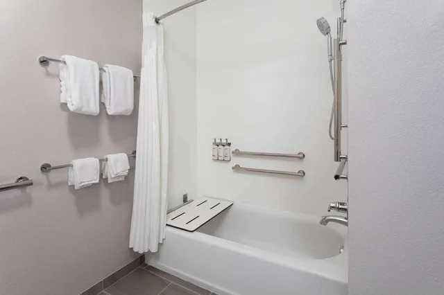 جناح ديلوكس لذوي الإعاقة، Holiday Inn Express Hotel Suites Dubois 9/10