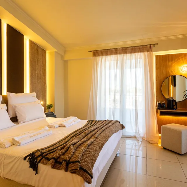 جناح جونيور، Zante Pantheon Hotel 1/10