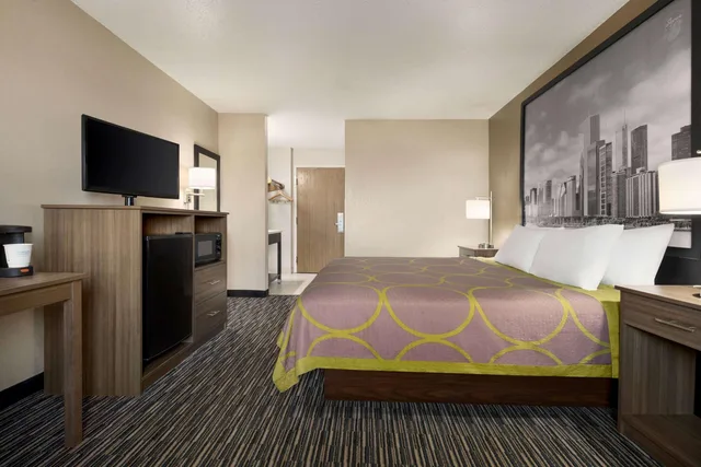 غرفة بسرير كينج، Super 8 by Wyndham Joliet I-55 N/Chicago 2/2
