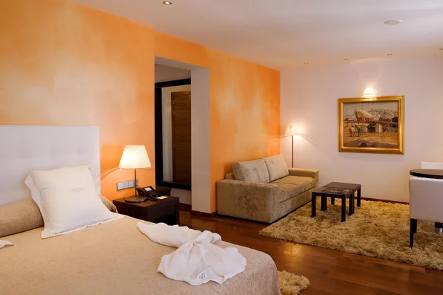 جناح جونيور بجاكوزي بحوض استحمام، Mirador de Dalt Vila Relais Chateaux 8/10