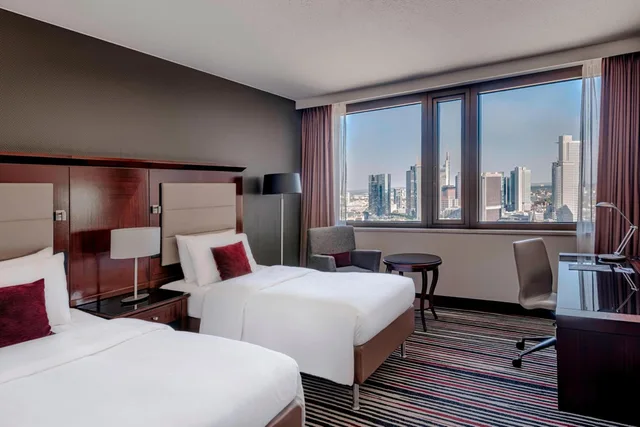 Room, Twin Beds, Skyline View، Frankfurt Marriott Hotel 2/3