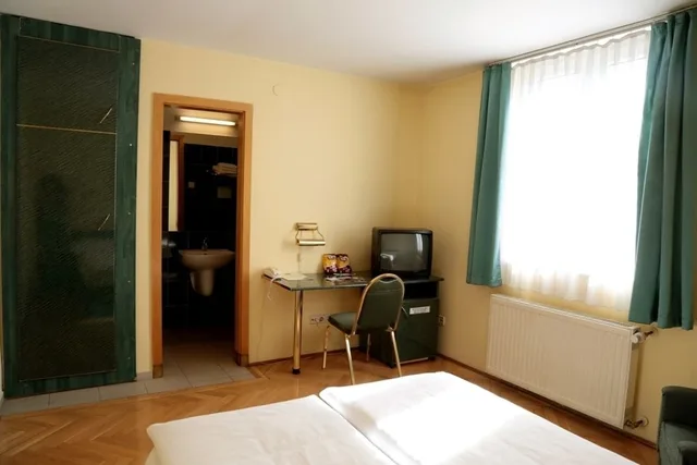 غرفة قياسية بسريرين منفصلين بغرفة نوم واحدة، BARA HOTEL 2/2