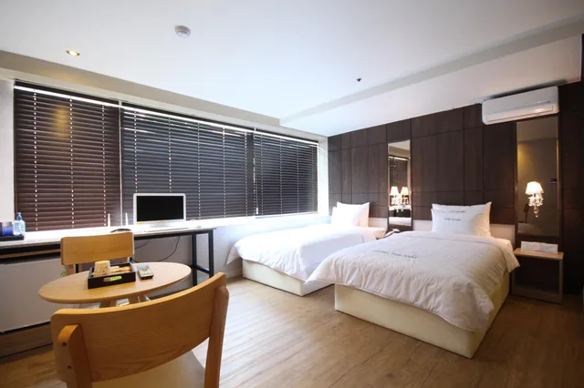 Semi Room, 2 Semi Double Beds, Hotel The Ann 2/2