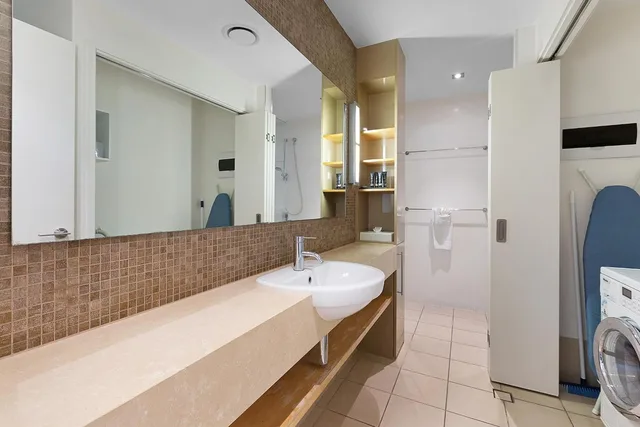 2 Bedroom Apartment, The Boathouse Apartments 7/8