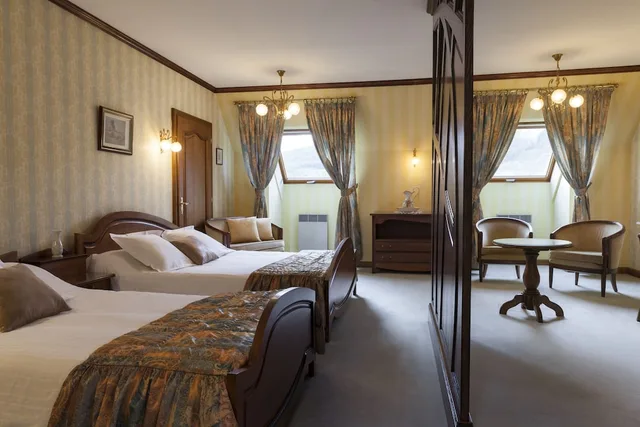 جناح رومانسي بسرير كوين مع أريكة، Hotel Munsch 4/8