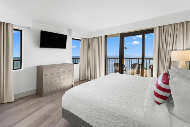 Mariner, 2 Bedrooms, Condo, Deluxe, Ocean Front، Compass Cove Resort 4/8