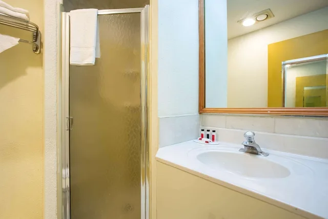 جناح بسرير كينج، Days Inn by Wyndham Runnemede Philadelphia Area 3/3