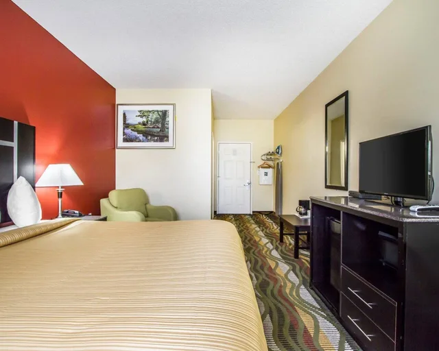 غرفة بسرير كوين لذوي الإعاقة، Quality Inn Fort Payne 1/7
