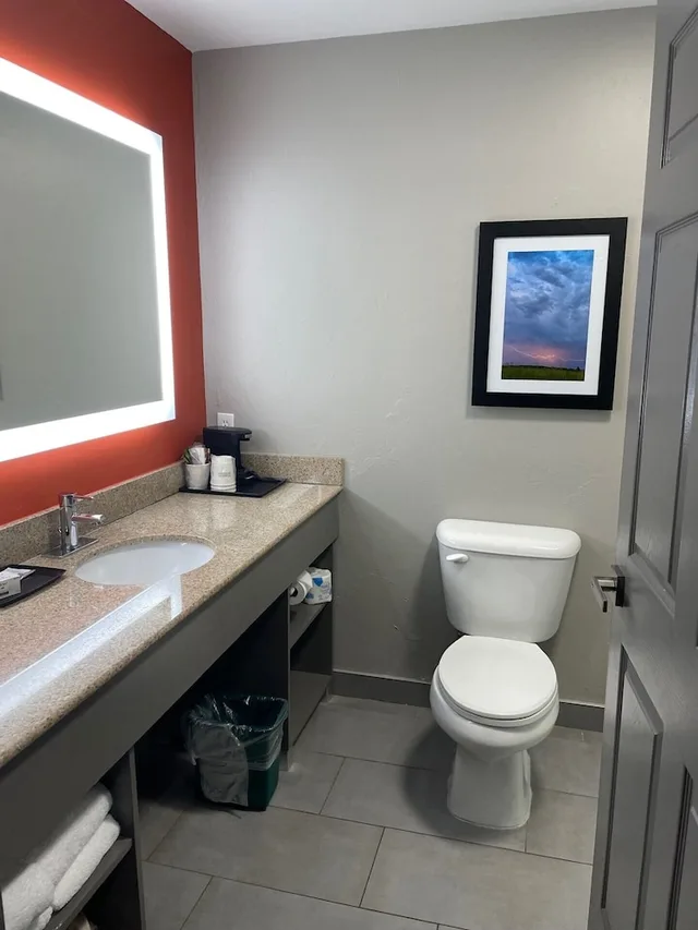 جناح استوديو ديلوكس بسرير كينج لذوي الإعاقة، La Quinta Inn & Suites by Wyndham Oklahoma City - Moore 7/9